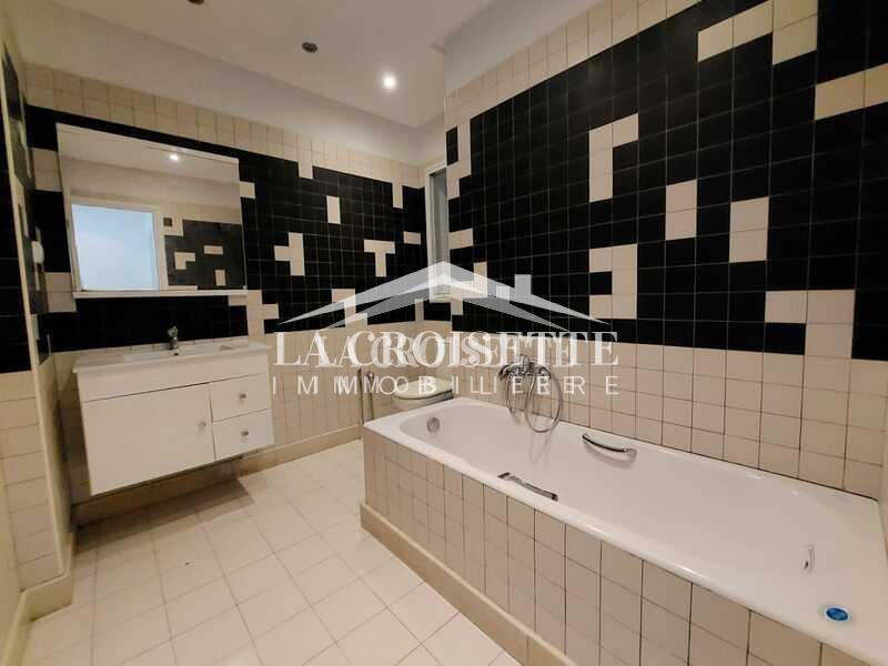 Appartement S+3 à La Marsa